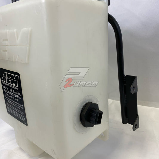 Tanque AEM Water/Methanol com suporte de fixação - vista lateral com identificação AEM